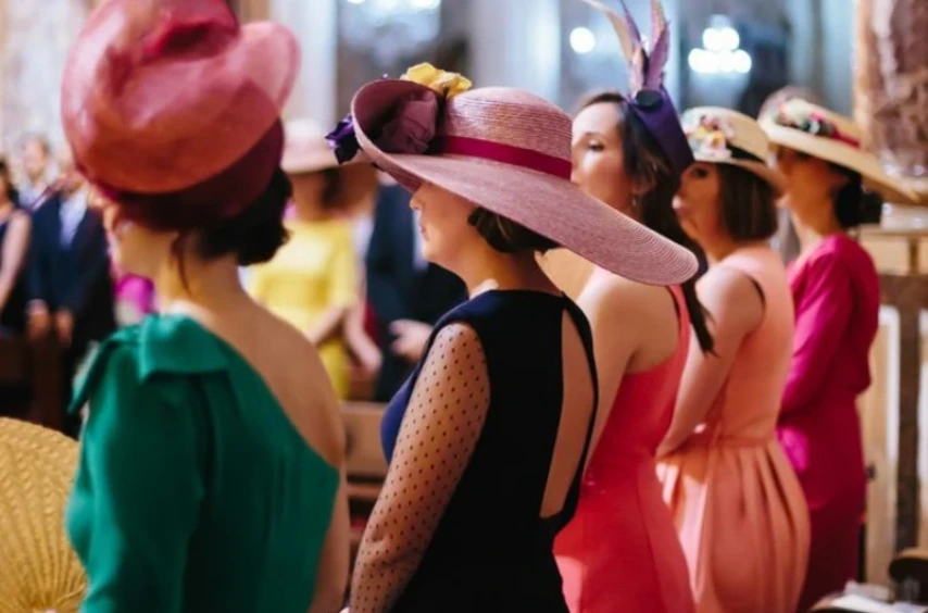 https://mayeventos.es/wp-content/uploads/2026/04/Mini-Guia-de-Estilo-Para-Novios_-Tu-Look-Perfecto-may-eventos-academy.webp